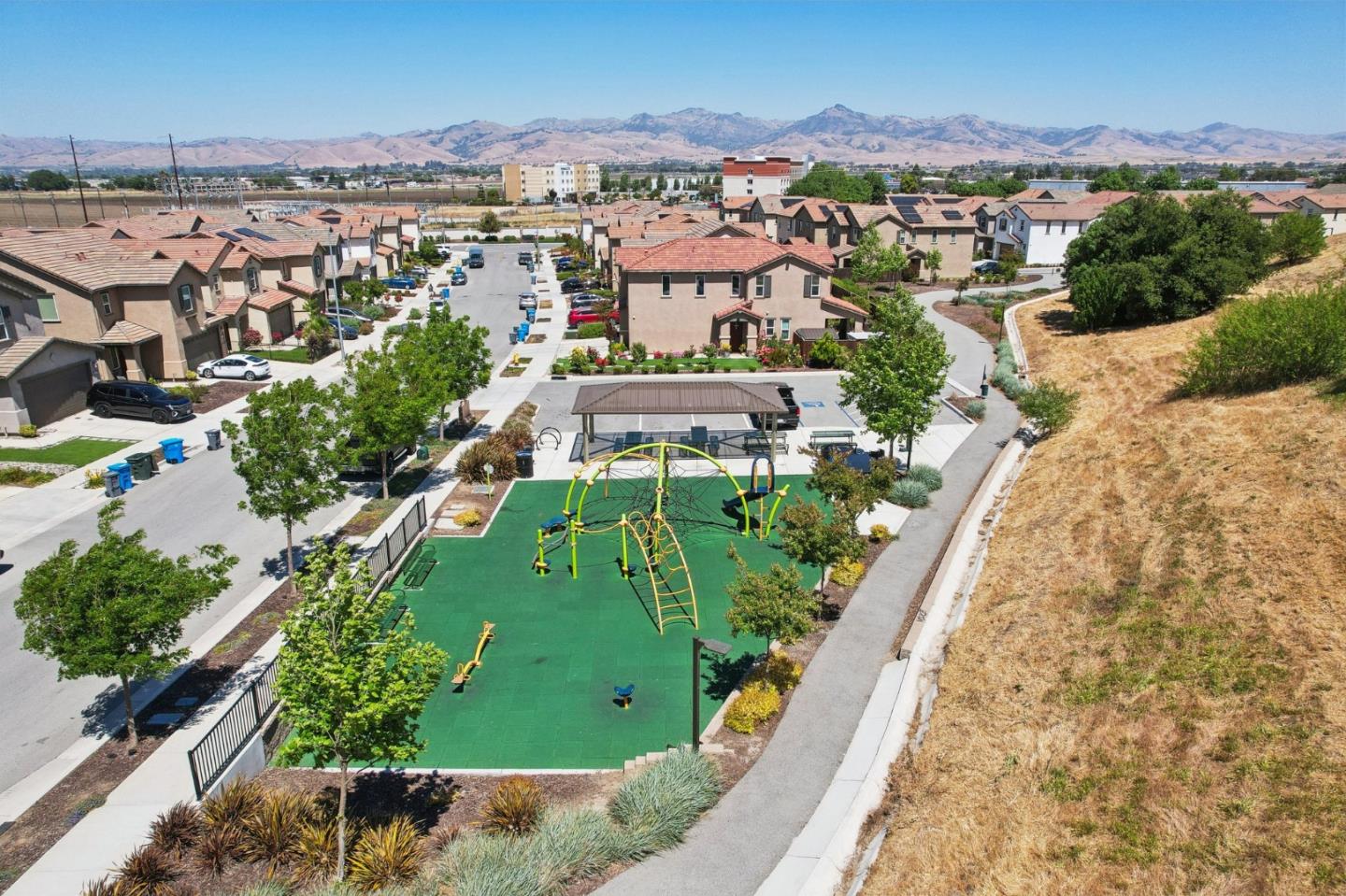 Detail Gallery Image 41 of 46 For 545 Shearwater St, Hollister,  CA 95023 - 3 Beds | 2/1 Baths