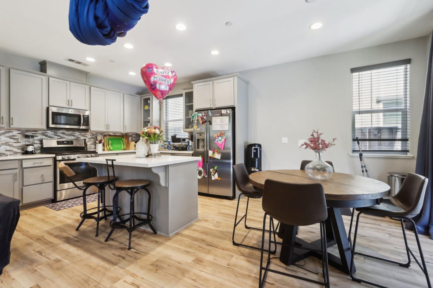 Detail Gallery Image 5 of 46 For 545 Shearwater St, Hollister,  CA 95023 - 3 Beds | 2/1 Baths
