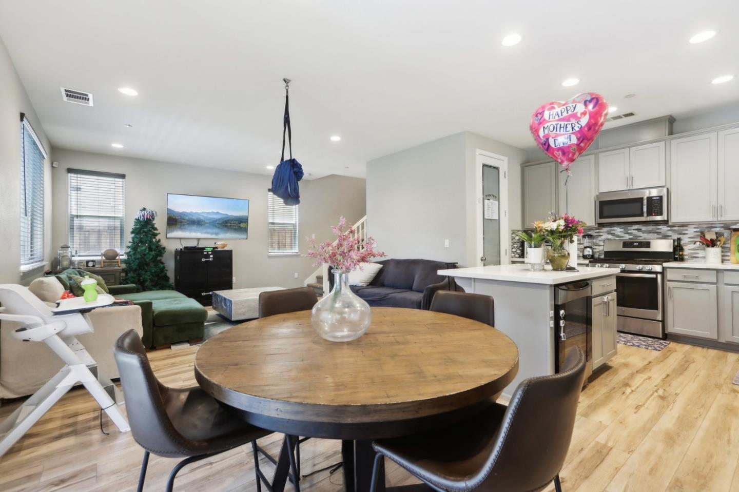 Detail Gallery Image 7 of 46 For 545 Shearwater St, Hollister,  CA 95023 - 3 Beds | 2/1 Baths