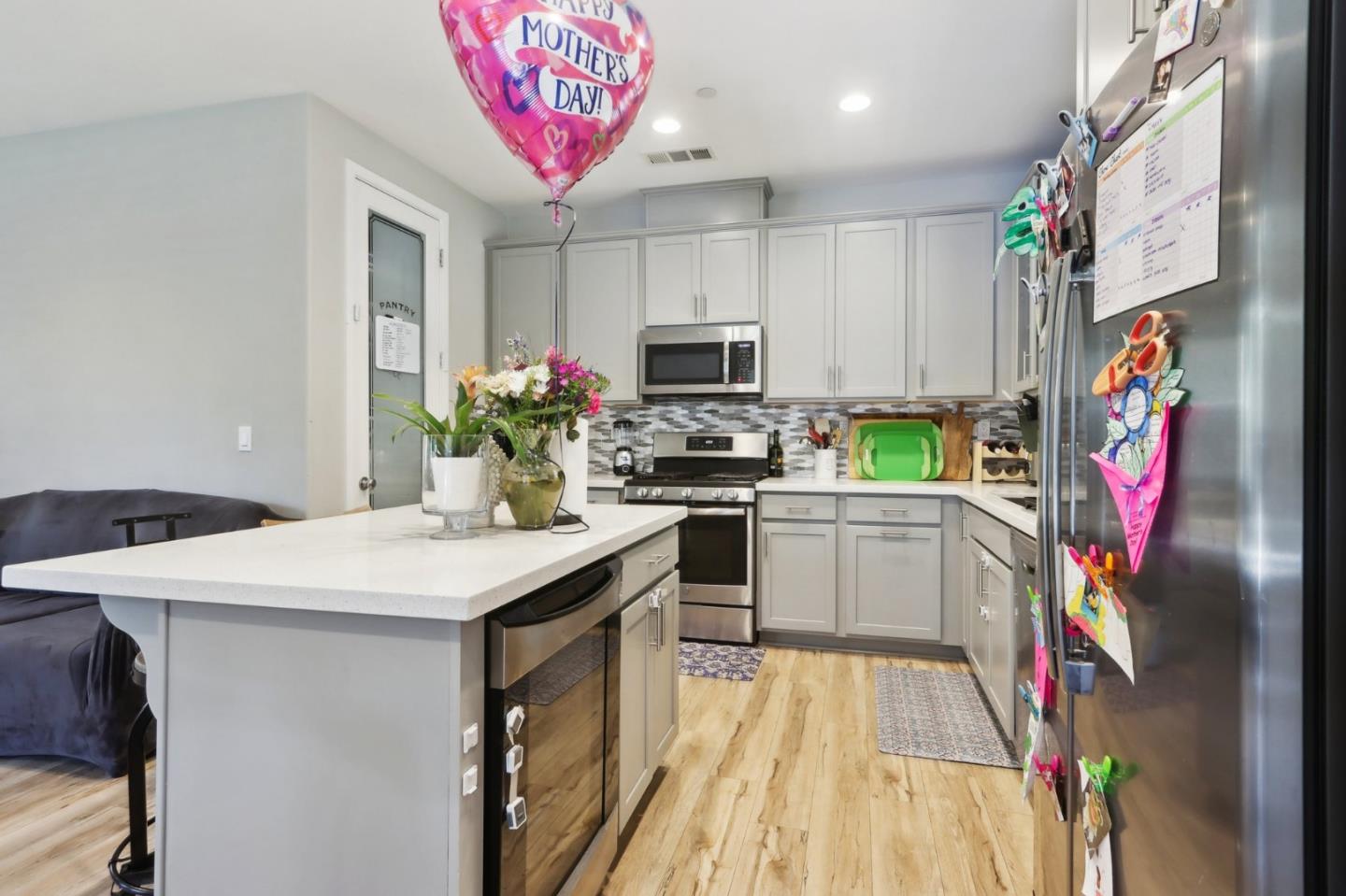 Detail Gallery Image 8 of 46 For 545 Shearwater St, Hollister,  CA 95023 - 3 Beds | 2/1 Baths
