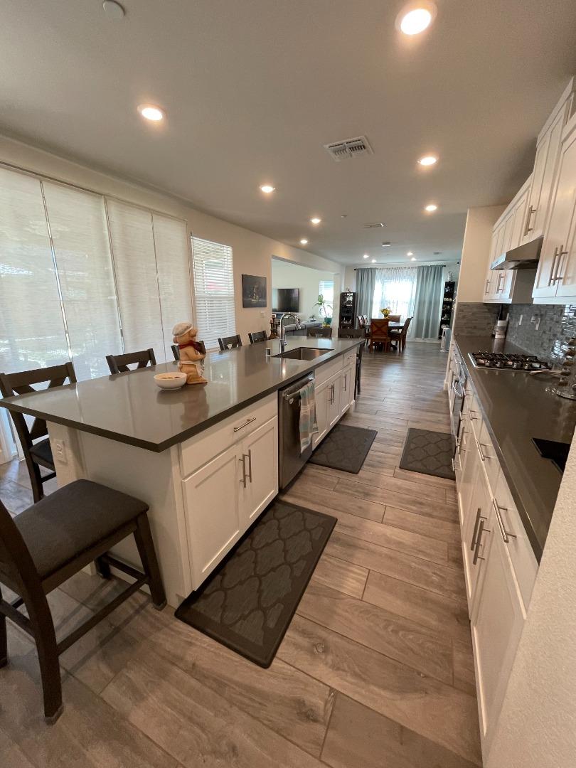 Detail Gallery Image 3 of 22 For 2532 Azalea Ave, Tracy,  CA 95376 - 4 Beds | 3 Baths