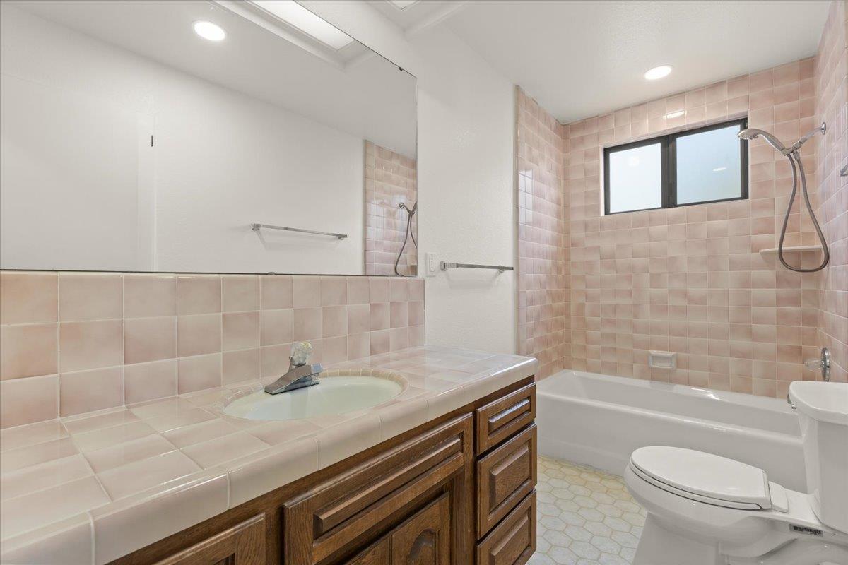 Detail Gallery Image 31 of 44 For 101 Cowles Rd, Watsonville,  CA 95076 - 3 Beds | 2/1 Baths