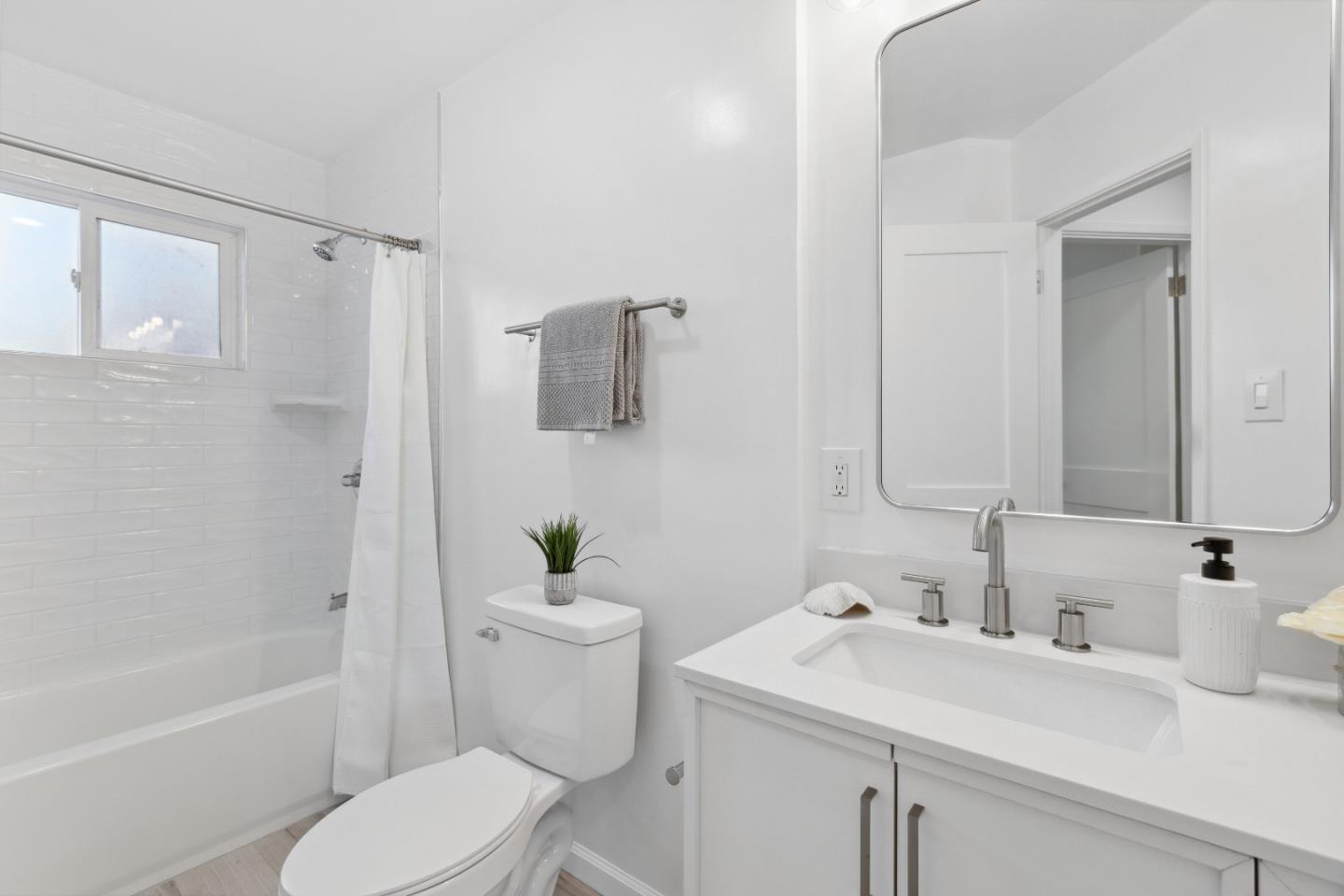 Detail Gallery Image 18 of 21 For 771 4th Ave, Redwood City,  CA 94063 - 3 Beds | 1/1 Baths