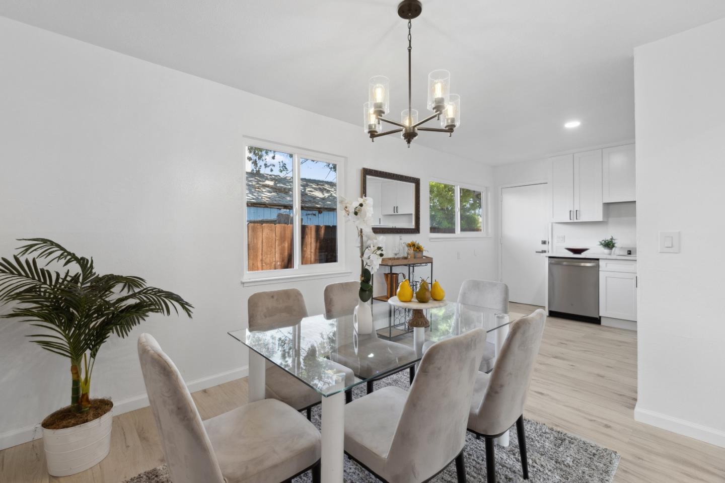 Detail Gallery Image 7 of 21 For 771 4th Ave, Redwood City,  CA 94063 - 3 Beds | 1/1 Baths
