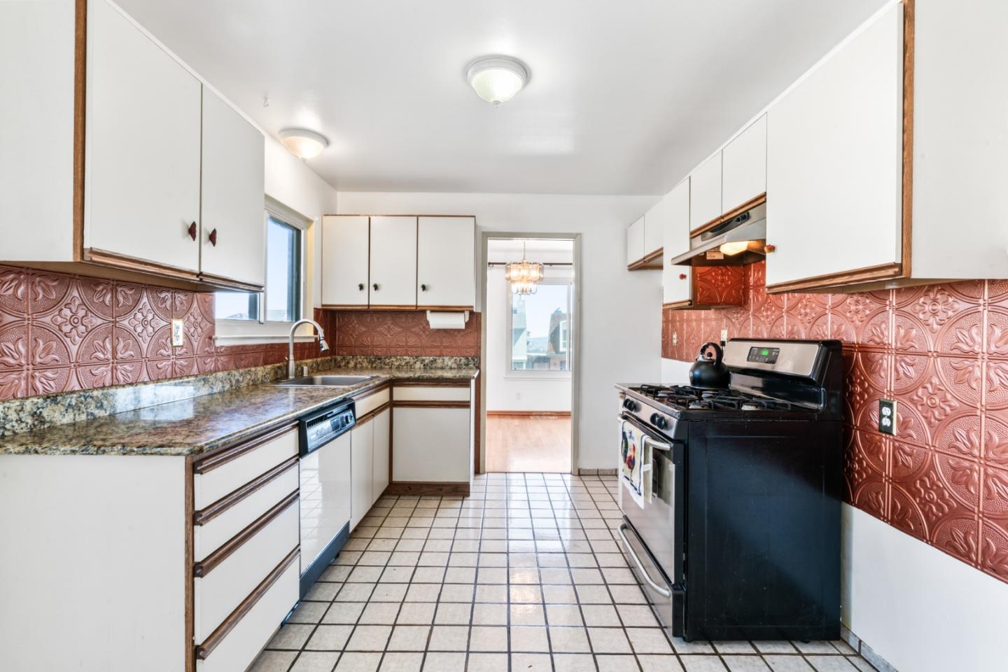 Detail Gallery Image 10 of 46 For 27 John Glenn Cir, Daly City,  CA 94015 - 5 Beds | 3 Baths