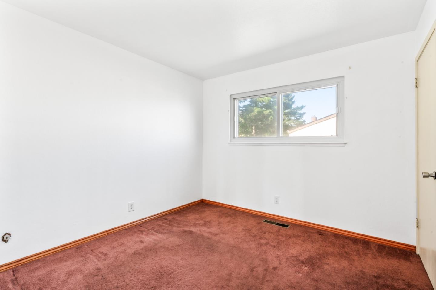 Detail Gallery Image 13 of 46 For 27 John Glenn Cir, Daly City,  CA 94015 - 5 Beds | 3 Baths