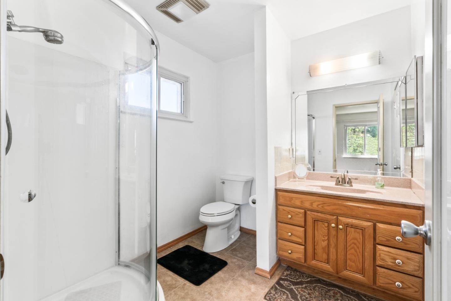 Detail Gallery Image 18 of 46 For 27 John Glenn Cir, Daly City,  CA 94015 - 5 Beds | 3 Baths