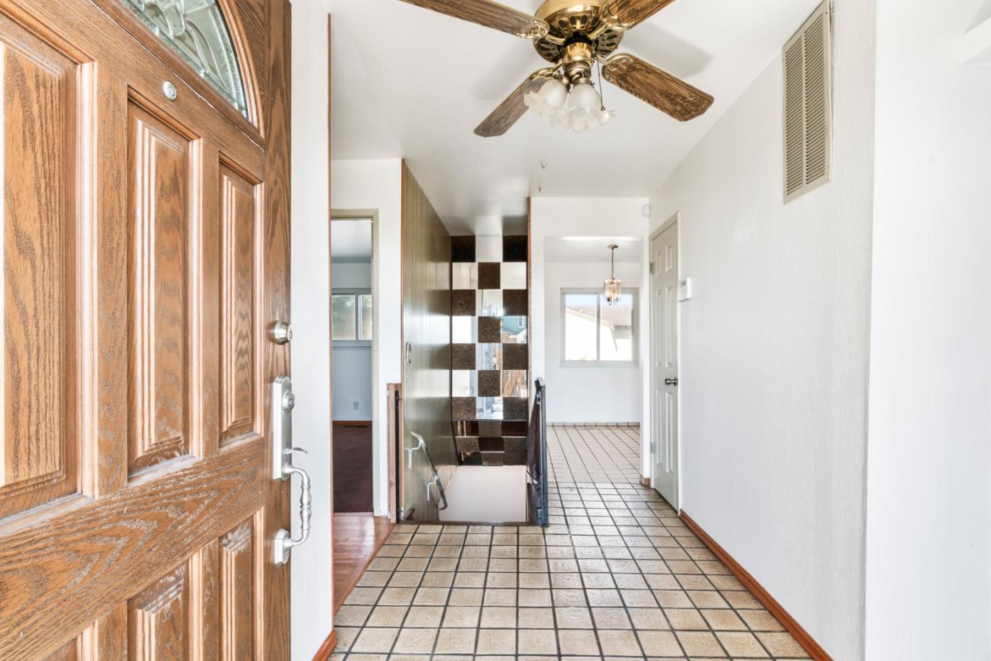 Detail Gallery Image 2 of 46 For 27 John Glenn Cir, Daly City,  CA 94015 - 5 Beds | 3 Baths