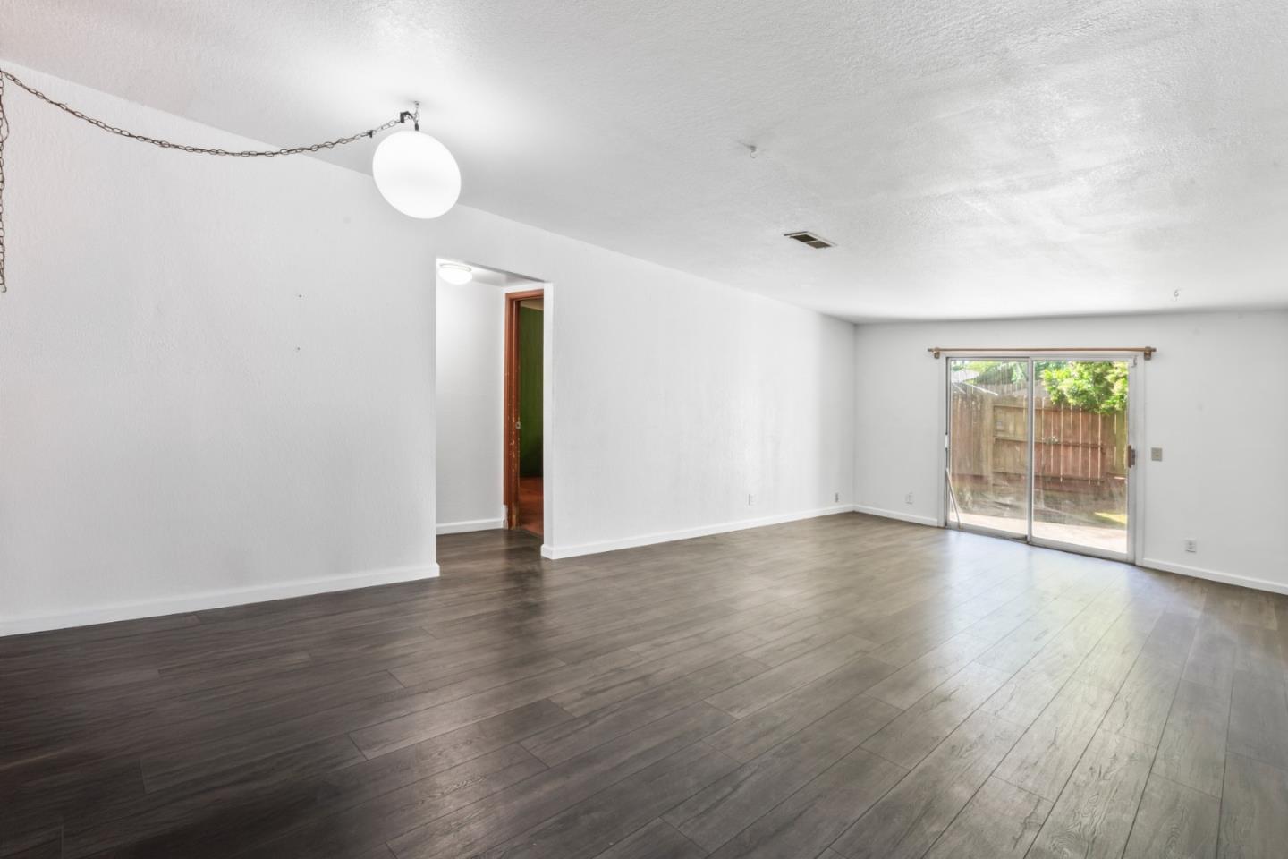Detail Gallery Image 22 of 46 For 27 John Glenn Cir, Daly City,  CA 94015 - 5 Beds | 3 Baths
