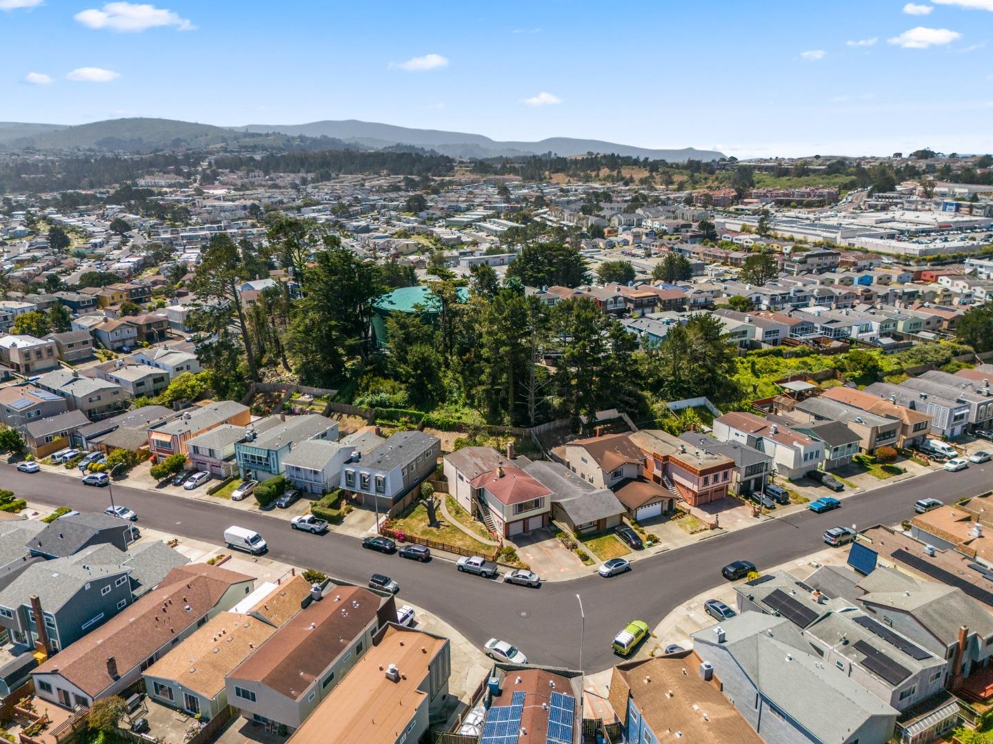 Detail Gallery Image 42 of 46 For 27 John Glenn Cir, Daly City,  CA 94015 - 5 Beds | 3 Baths