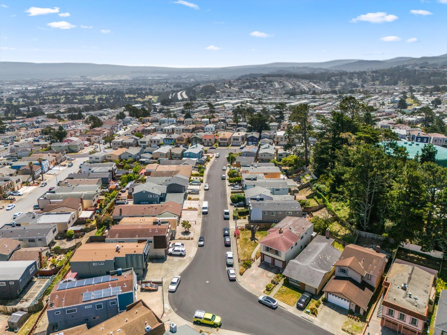 Detail Gallery Image 43 of 46 For 27 John Glenn Cir, Daly City,  CA 94015 - 5 Beds | 3 Baths