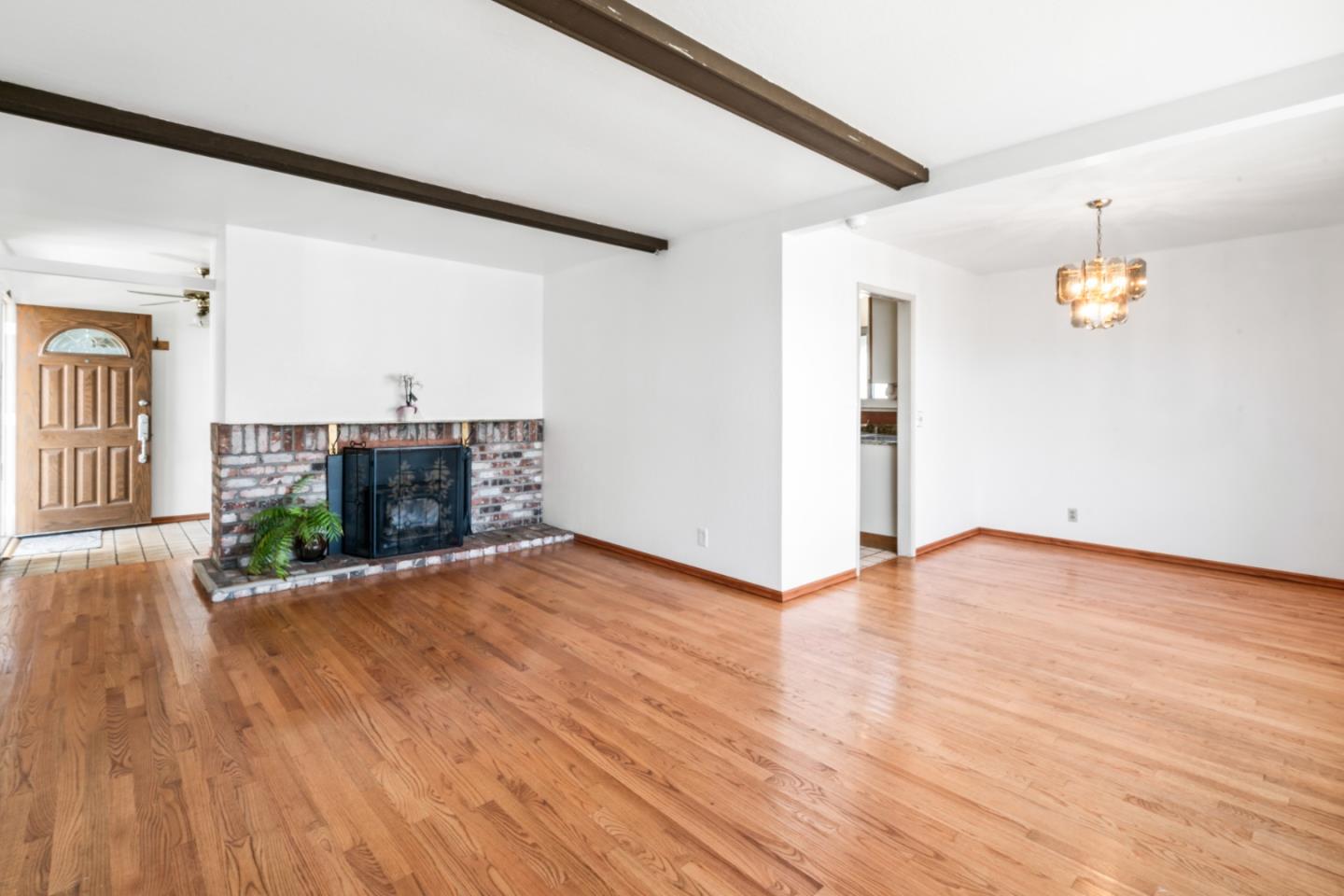 Detail Gallery Image 5 of 46 For 27 John Glenn Cir, Daly City,  CA 94015 - 5 Beds | 3 Baths