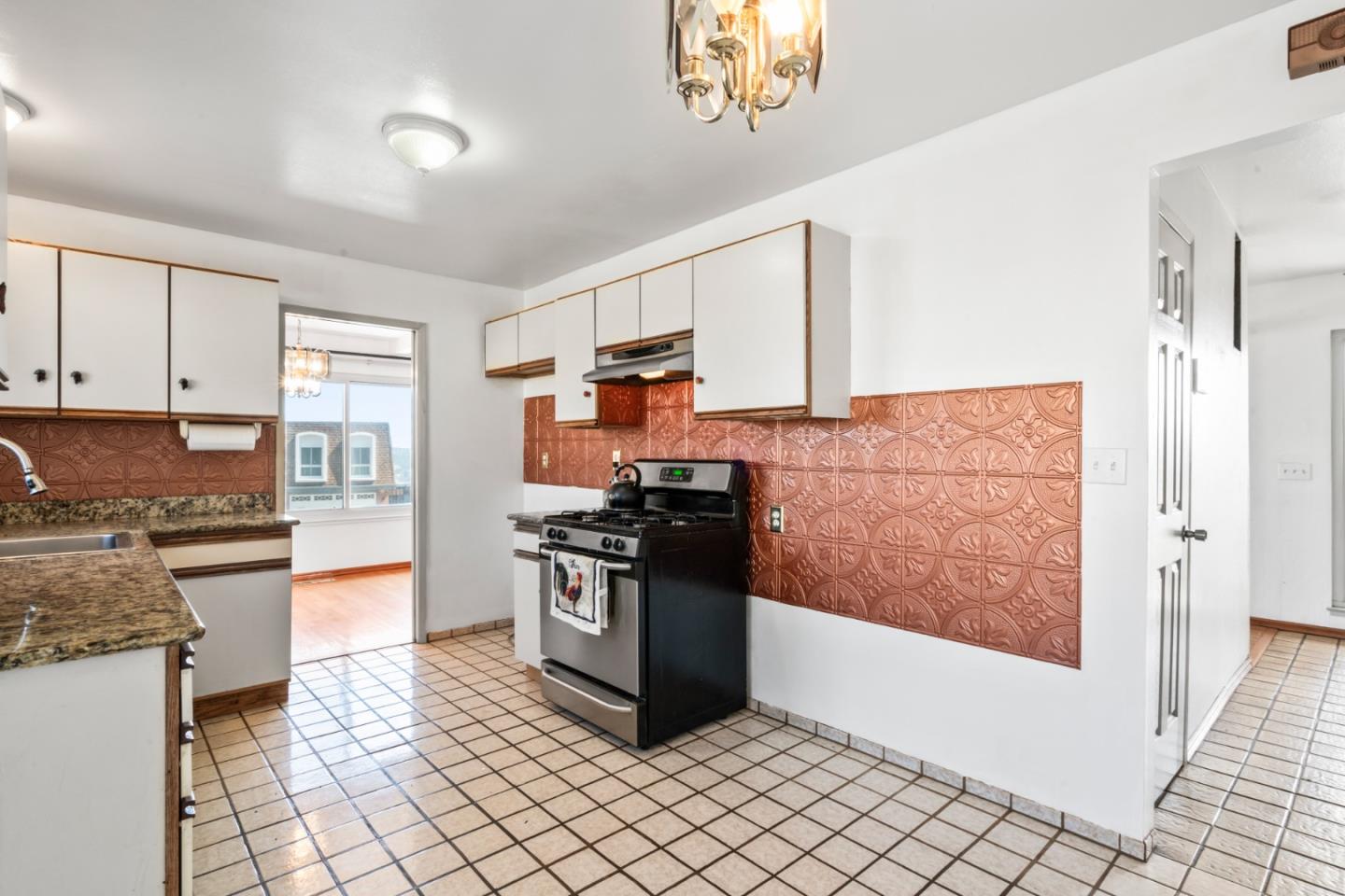 Detail Gallery Image 9 of 46 For 27 John Glenn Cir, Daly City,  CA 94015 - 5 Beds | 3 Baths
