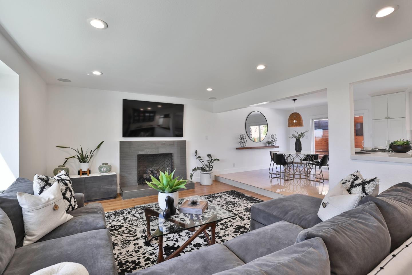 Detail Gallery Image 13 of 76 For 950 Macduff Ct, San Jose,  CA 95127 - 5 Beds | 3/1 Baths