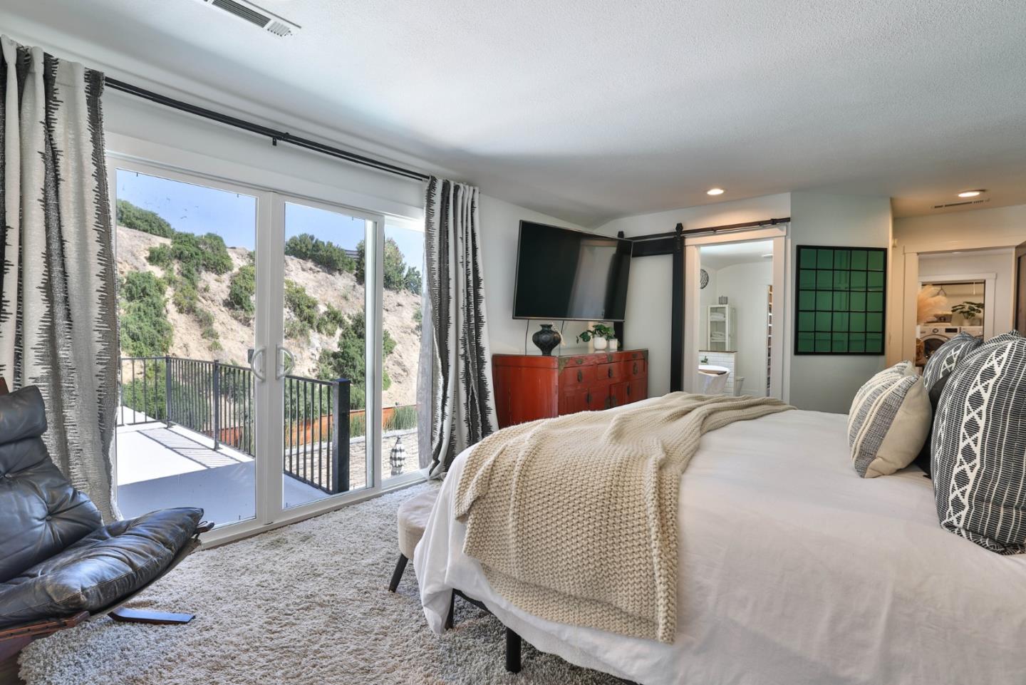 Detail Gallery Image 19 of 76 For 950 Macduff Ct, San Jose,  CA 95127 - 5 Beds | 3/1 Baths