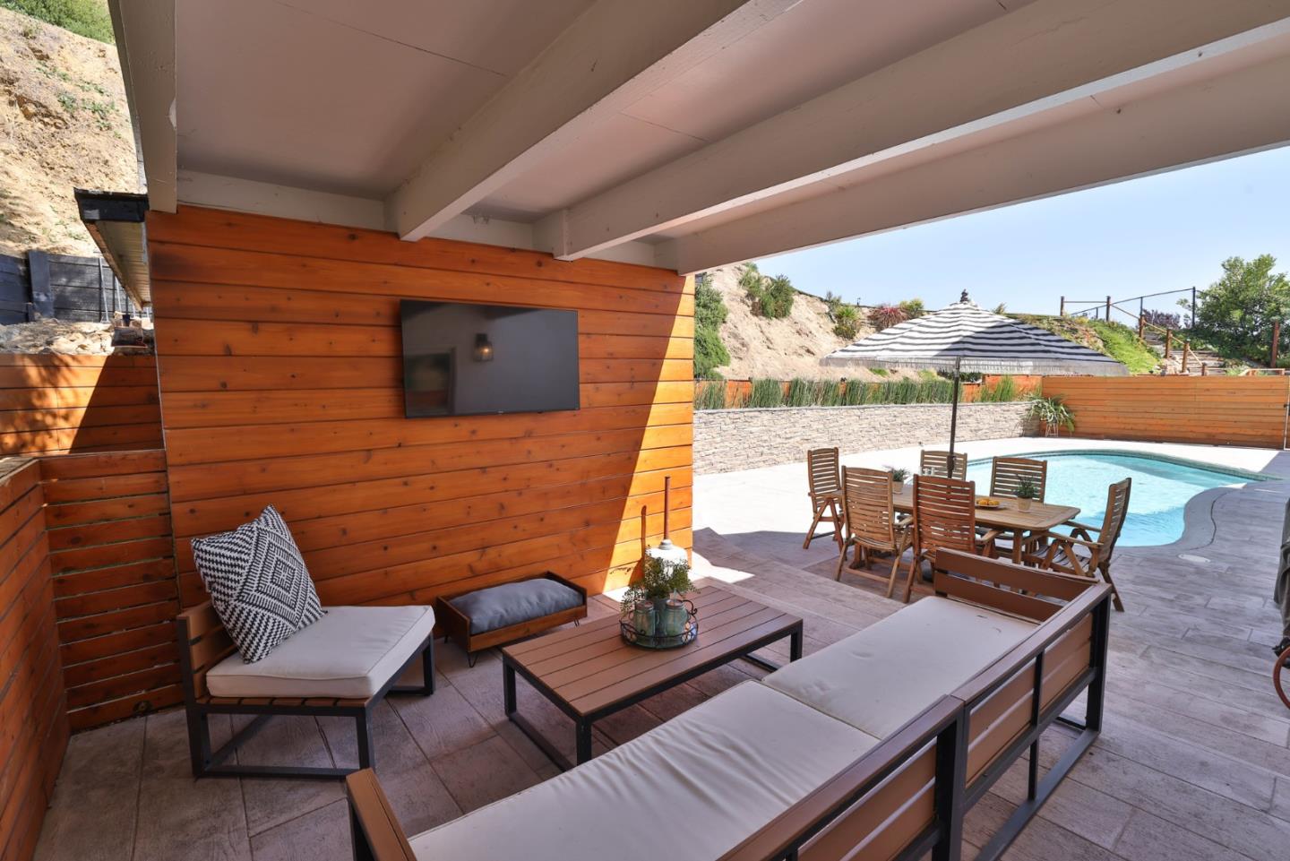 Detail Gallery Image 35 of 76 For 950 Macduff Ct, San Jose,  CA 95127 - 5 Beds | 3/1 Baths