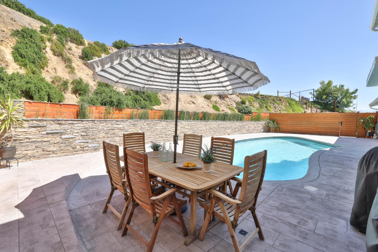 Detail Gallery Image 37 of 76 For 950 Macduff Ct, San Jose,  CA 95127 - 5 Beds | 3/1 Baths