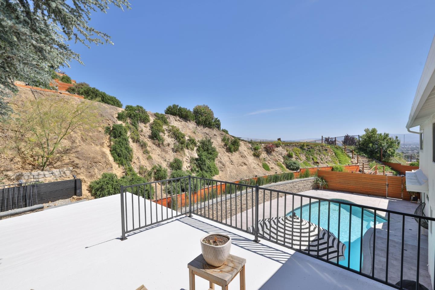 Detail Gallery Image 40 of 76 For 950 Macduff Ct, San Jose,  CA 95127 - 5 Beds | 3/1 Baths