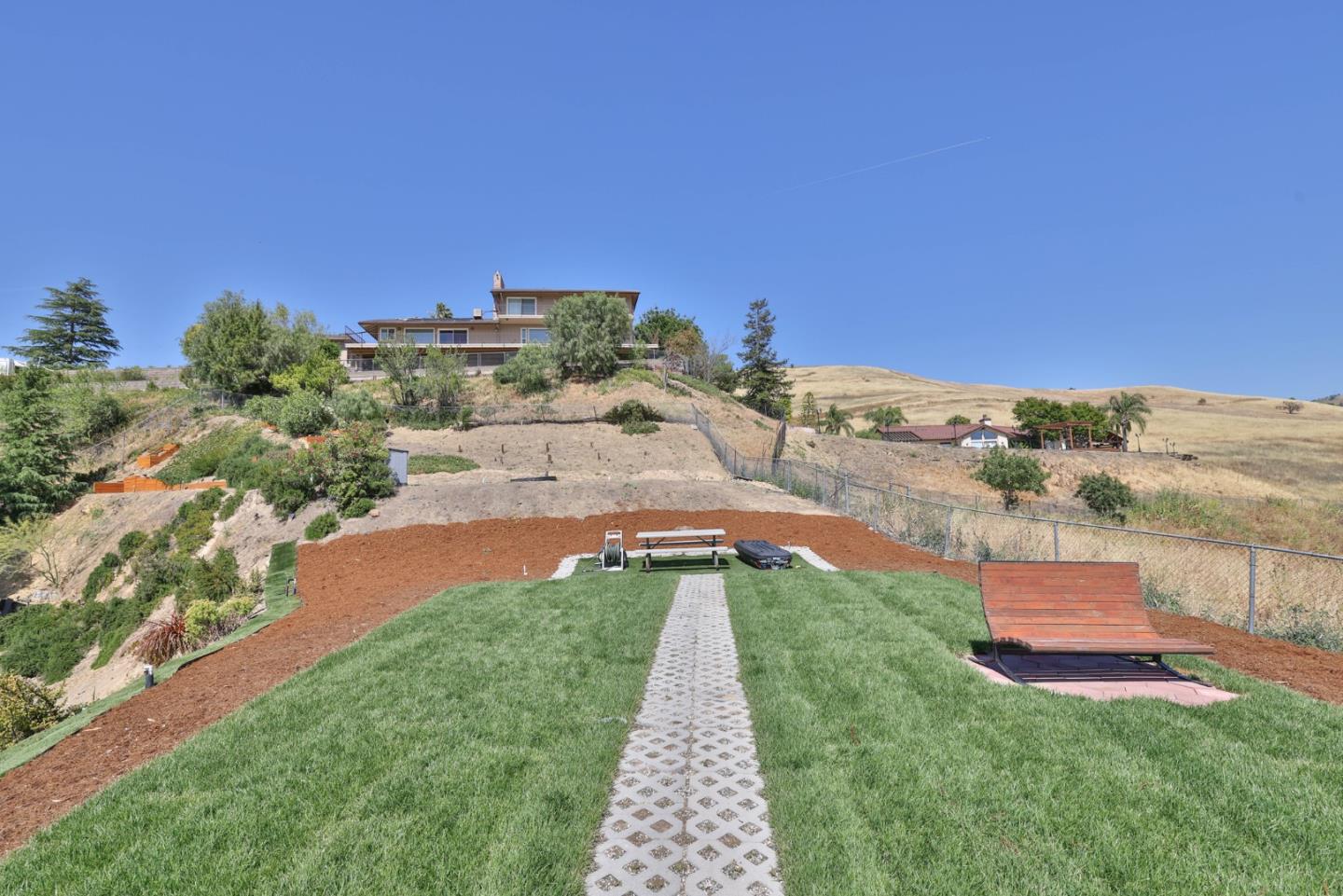 Detail Gallery Image 44 of 76 For 950 Macduff Ct, San Jose,  CA 95127 - 5 Beds | 3/1 Baths