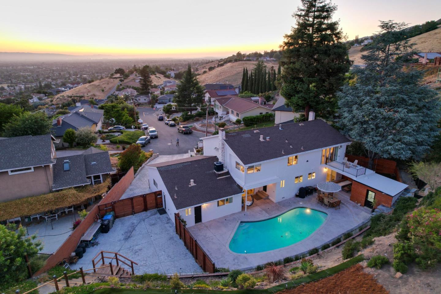 Detail Gallery Image 58 of 76 For 950 Macduff Ct, San Jose,  CA 95127 - 5 Beds | 3/1 Baths