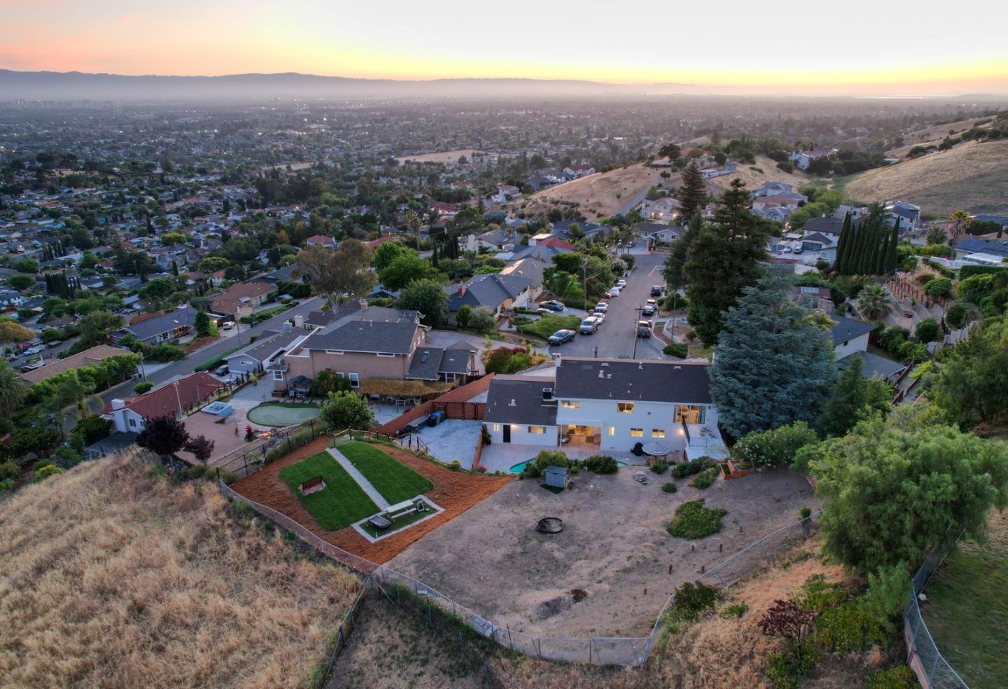 Detail Gallery Image 60 of 76 For 950 Macduff Ct, San Jose,  CA 95127 - 5 Beds | 3/1 Baths