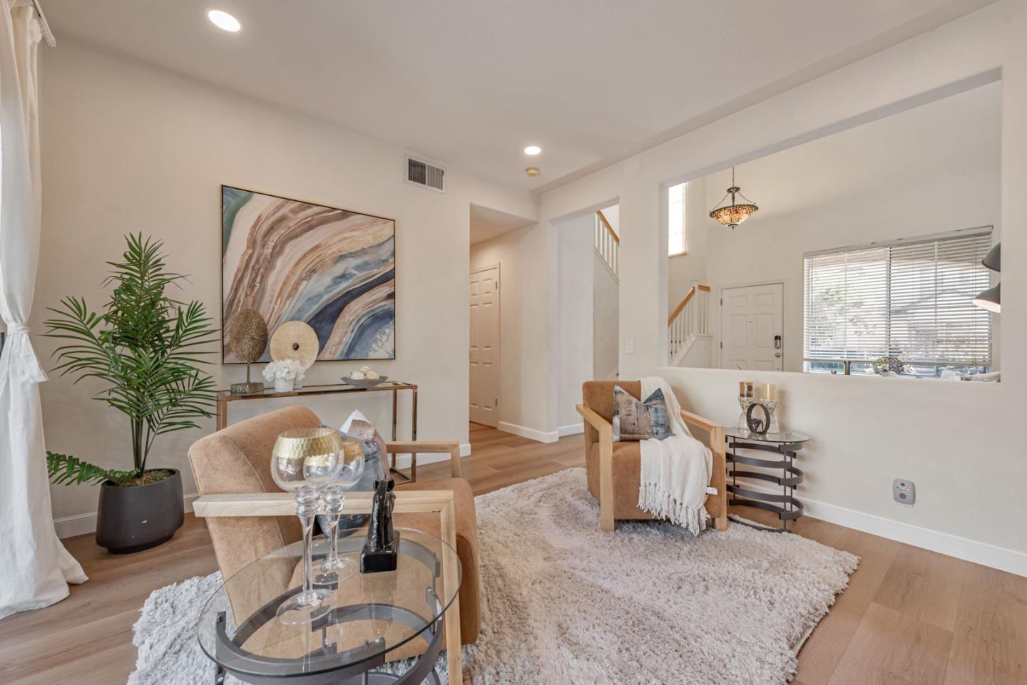Detail Gallery Image 12 of 41 For 1992 Wayne Cir, San Jose,  CA 95131 - 3 Beds | 2/1 Baths