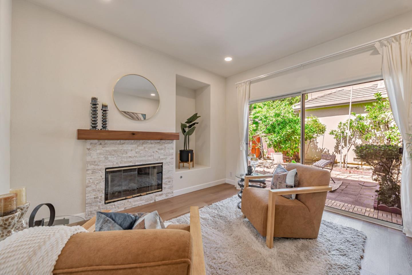 Detail Gallery Image 15 of 41 For 1992 Wayne Cir, San Jose,  CA 95131 - 3 Beds | 2/1 Baths
