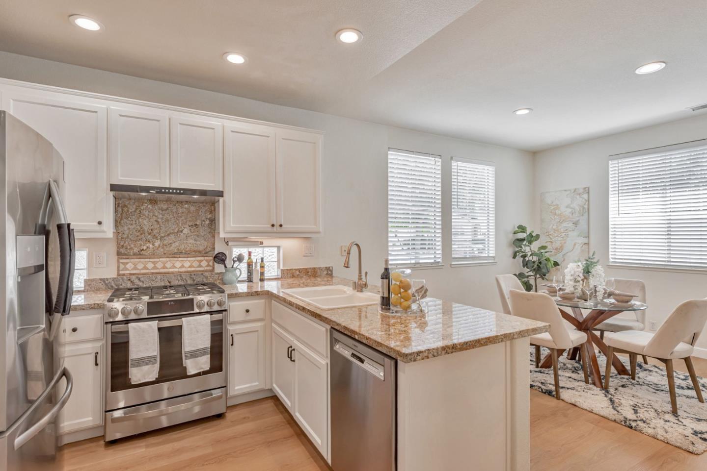 Detail Gallery Image 16 of 41 For 1992 Wayne Cir, San Jose,  CA 95131 - 3 Beds | 2/1 Baths