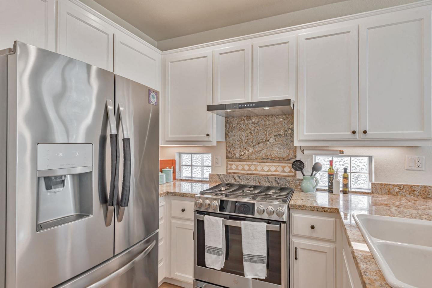 Detail Gallery Image 19 of 41 For 1992 Wayne Cir, San Jose,  CA 95131 - 3 Beds | 2/1 Baths