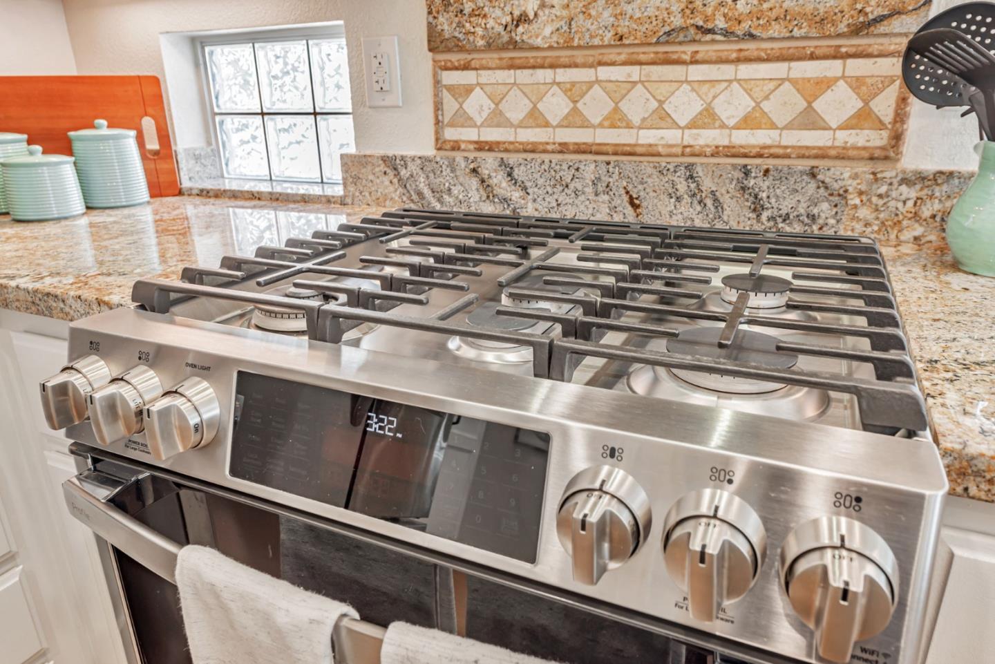 Detail Gallery Image 20 of 41 For 1992 Wayne Cir, San Jose,  CA 95131 - 3 Beds | 2/1 Baths