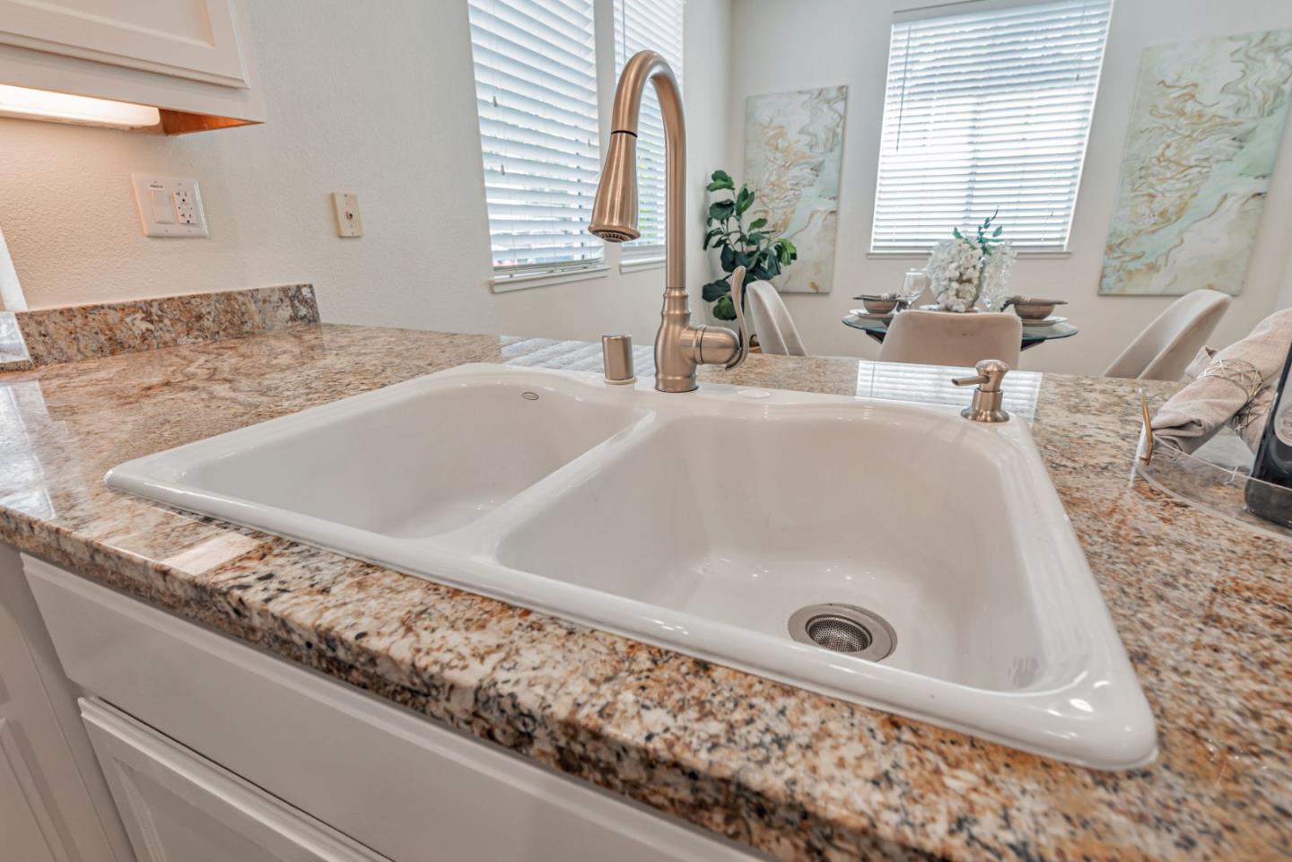 Detail Gallery Image 21 of 41 For 1992 Wayne Cir, San Jose,  CA 95131 - 3 Beds | 2/1 Baths