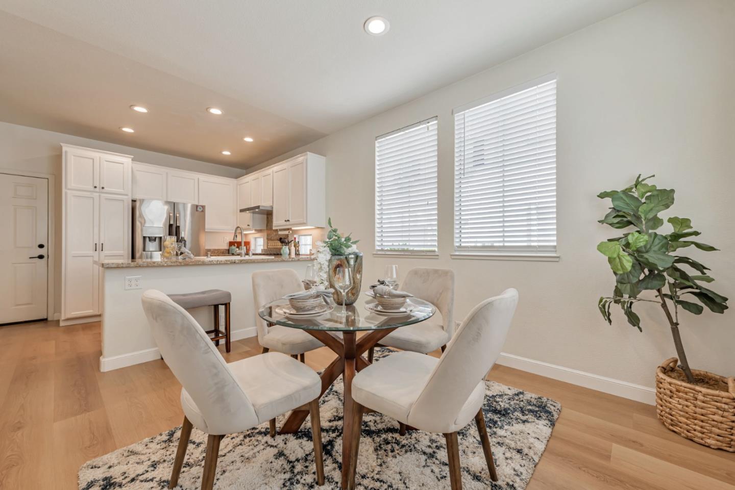Detail Gallery Image 23 of 41 For 1992 Wayne Cir, San Jose,  CA 95131 - 3 Beds | 2/1 Baths