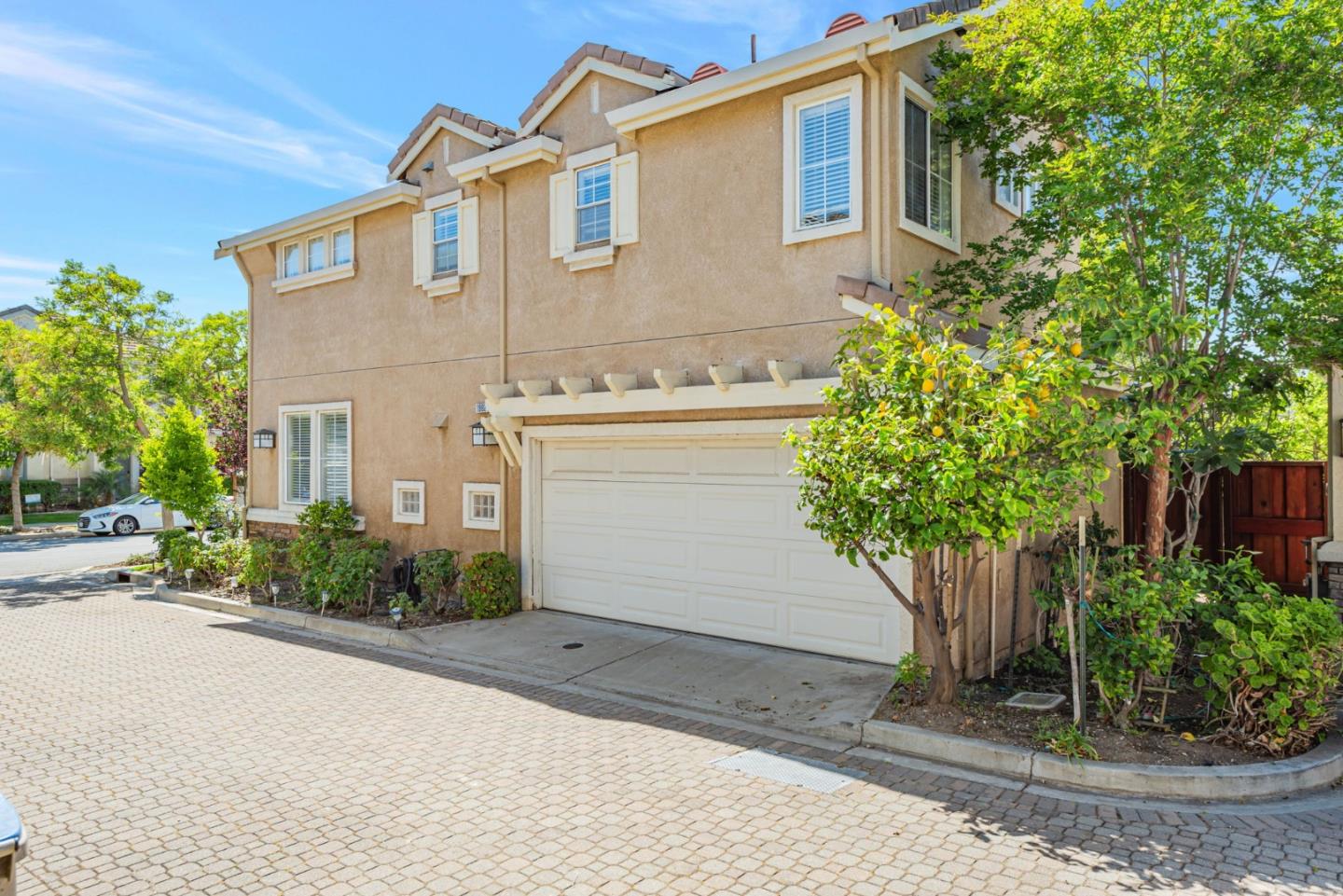 Detail Gallery Image 3 of 41 For 1992 Wayne Cir, San Jose,  CA 95131 - 3 Beds | 2/1 Baths