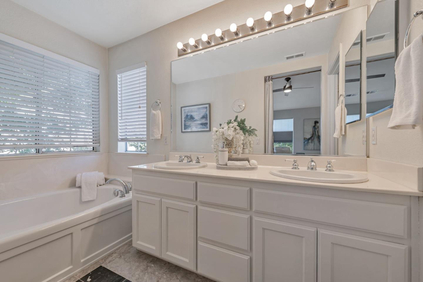Detail Gallery Image 31 of 41 For 1992 Wayne Cir, San Jose,  CA 95131 - 3 Beds | 2/1 Baths