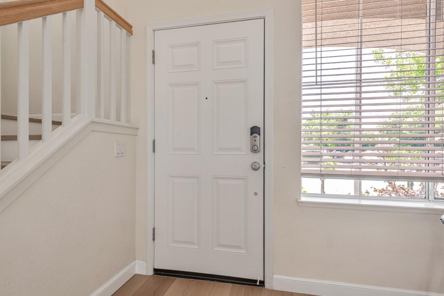 Detail Gallery Image 7 of 41 For 1992 Wayne Cir, San Jose,  CA 95131 - 3 Beds | 2/1 Baths