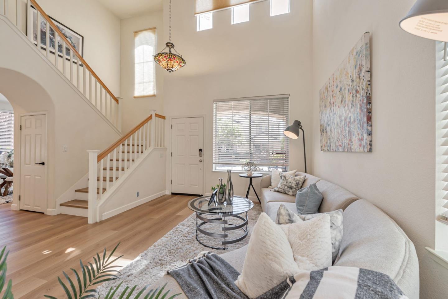 Detail Gallery Image 8 of 41 For 1992 Wayne Cir, San Jose,  CA 95131 - 3 Beds | 2/1 Baths