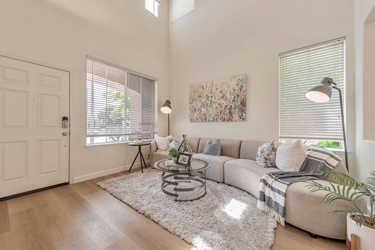 Detail Gallery Image 9 of 41 For 1992 Wayne Cir, San Jose,  CA 95131 - 3 Beds | 2/1 Baths