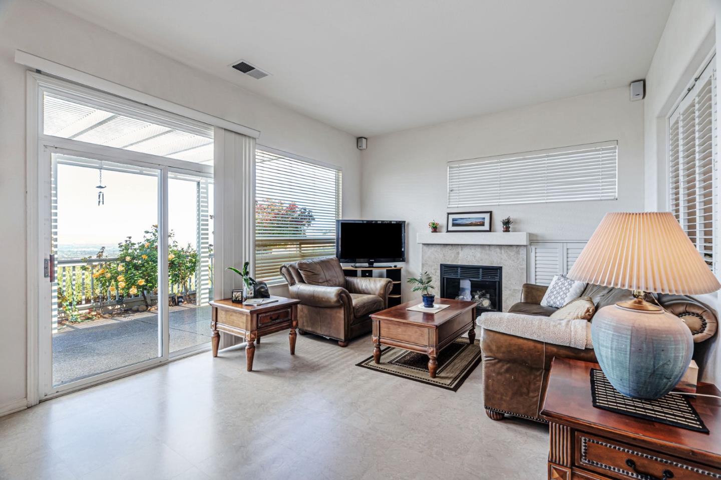 Detail Gallery Image 10 of 49 For 9042 Village View Loop, San Jose,  CA 95135 - 2 Beds | 2/1 Baths