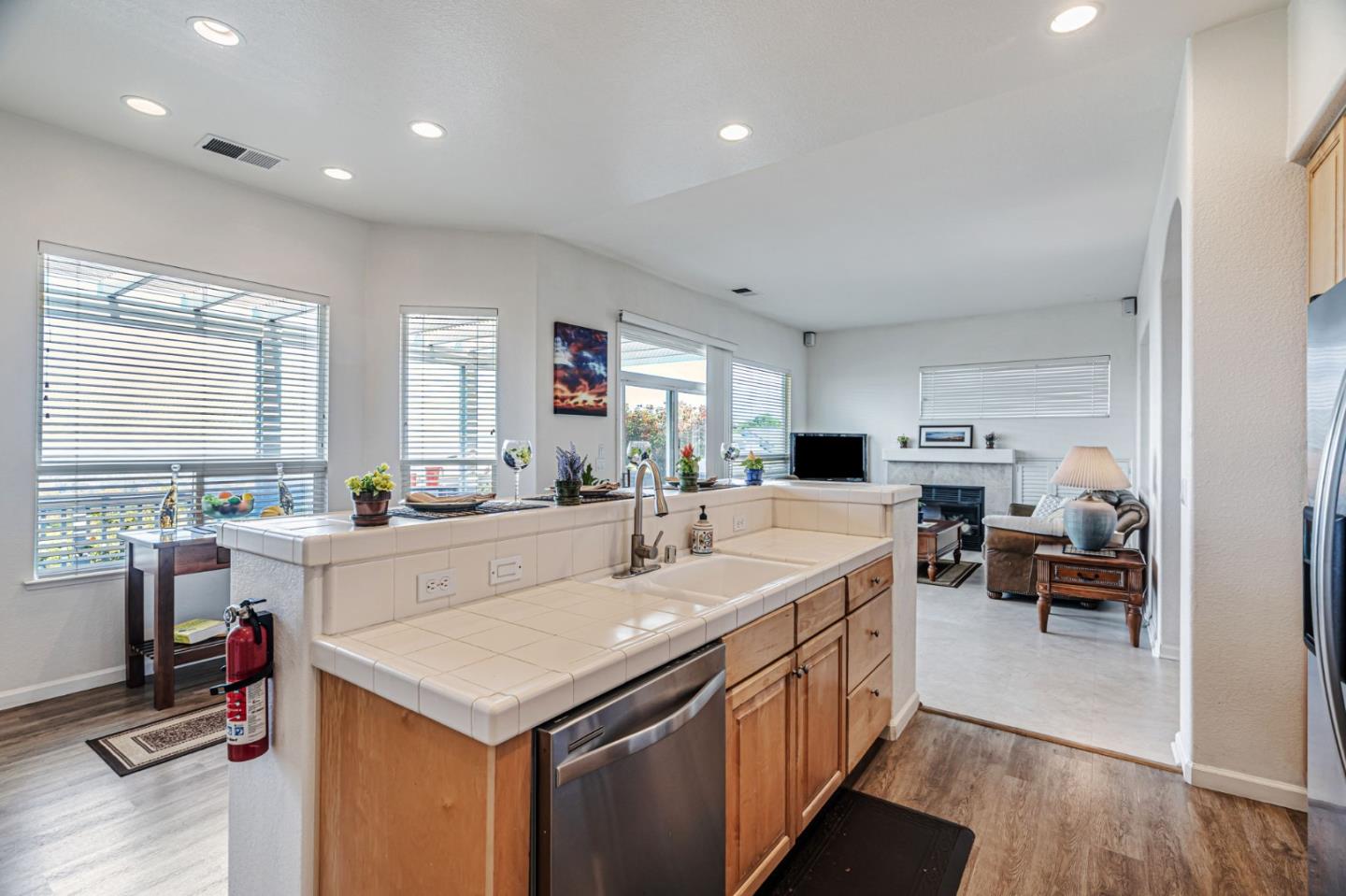 Detail Gallery Image 14 of 49 For 9042 Village View Loop, San Jose,  CA 95135 - 2 Beds | 2/1 Baths