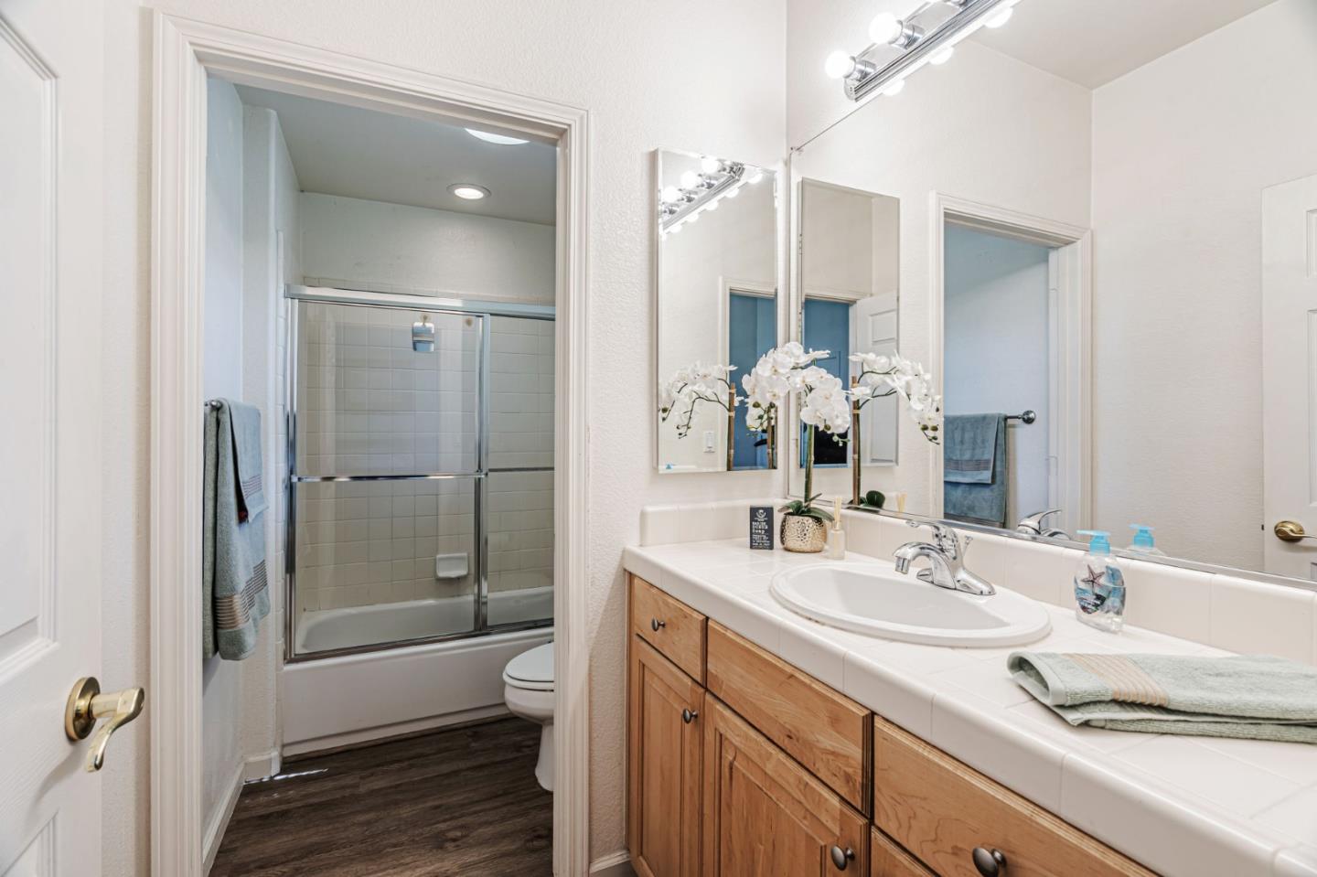 Detail Gallery Image 22 of 49 For 9042 Village View Loop, San Jose,  CA 95135 - 2 Beds | 2/1 Baths