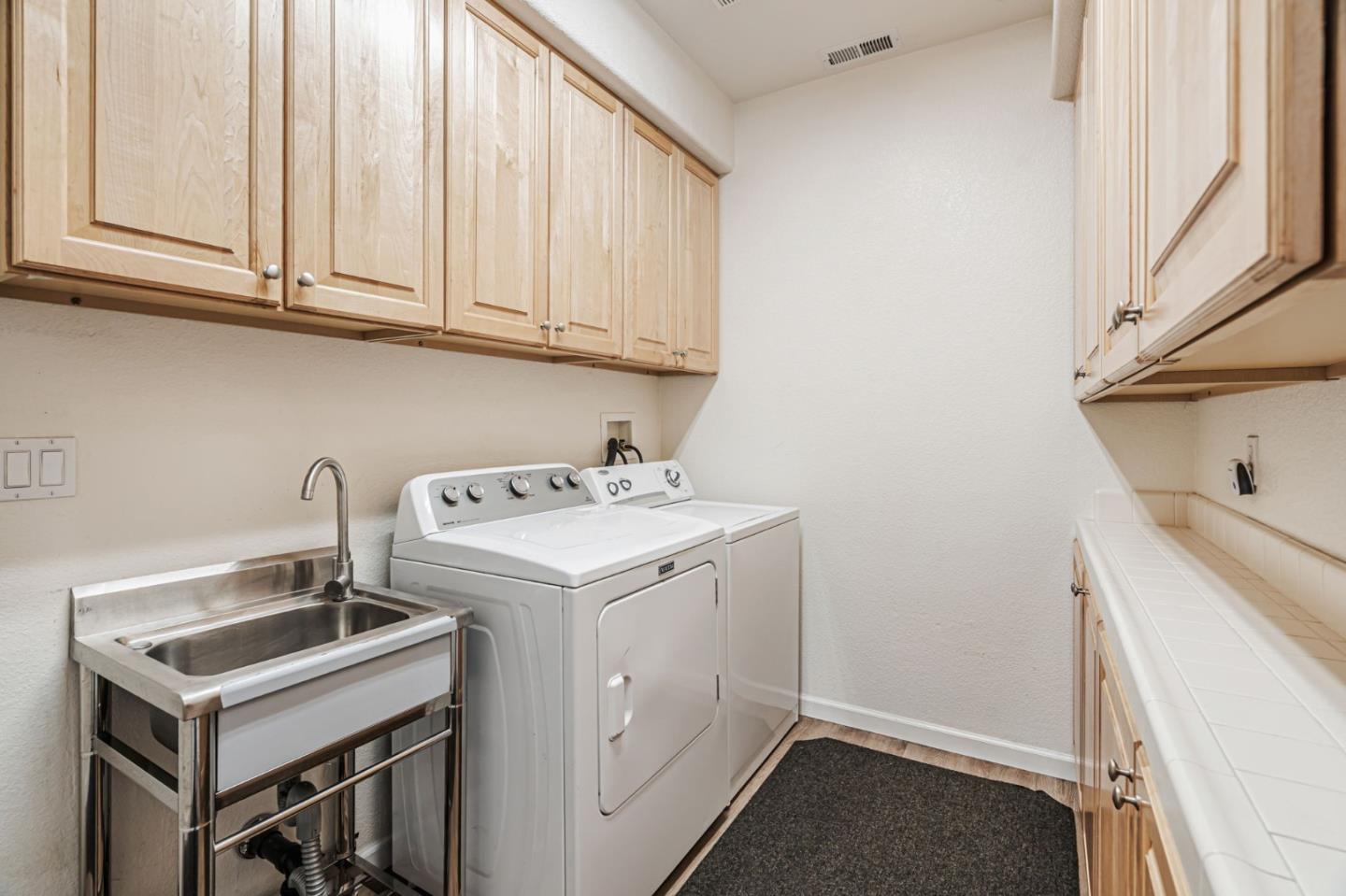 Detail Gallery Image 29 of 49 For 9042 Village View Loop, San Jose,  CA 95135 - 2 Beds | 2/1 Baths