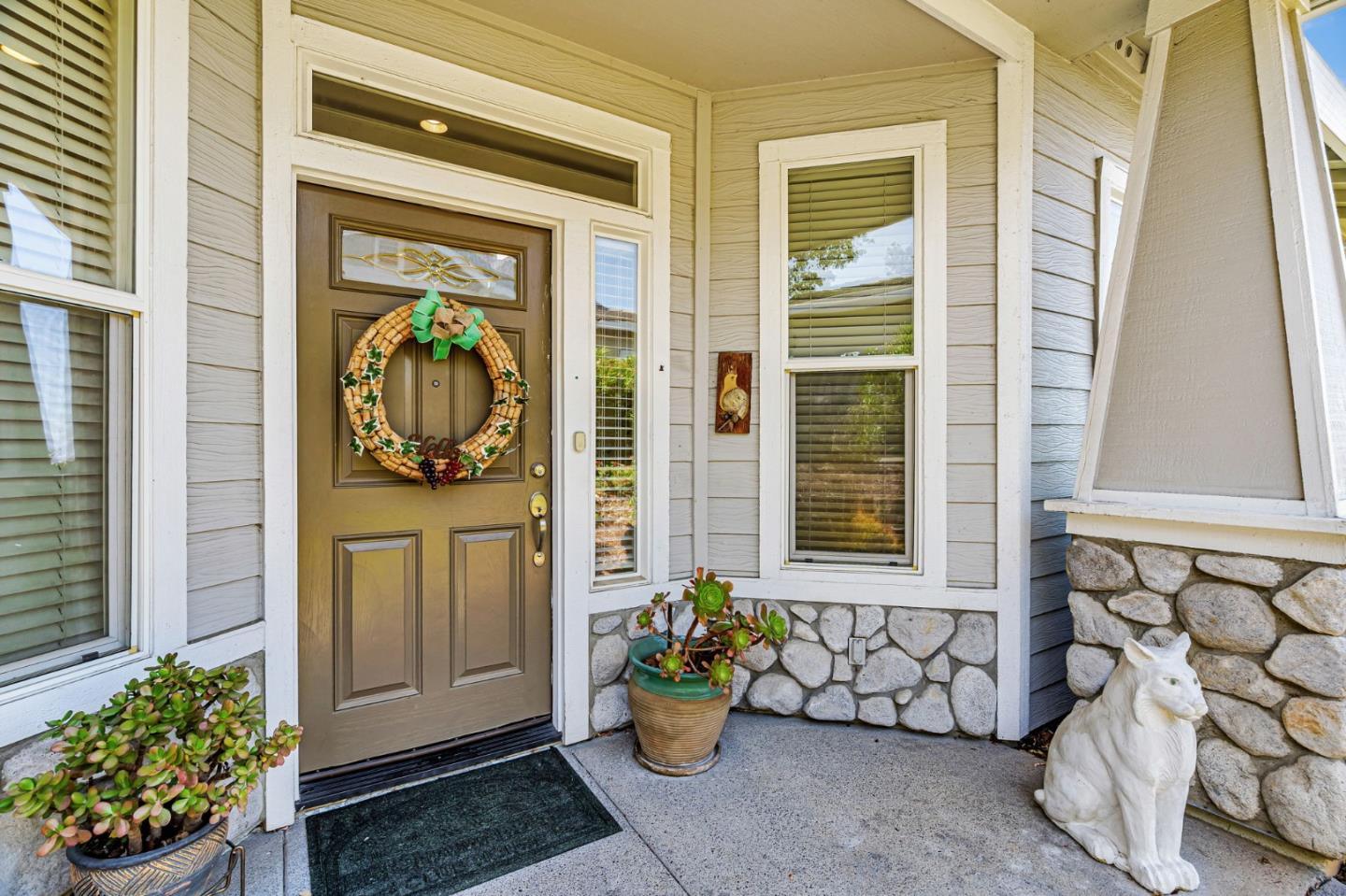 Detail Gallery Image 4 of 49 For 9042 Village View Loop, San Jose,  CA 95135 - 2 Beds | 2/1 Baths