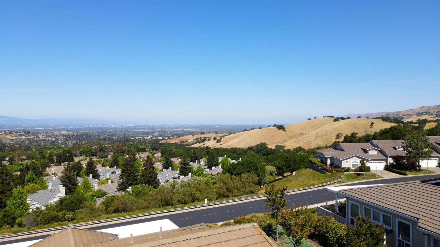 Detail Gallery Image 6 of 49 For 9042 Village View Loop, San Jose,  CA 95135 - 2 Beds | 2/1 Baths