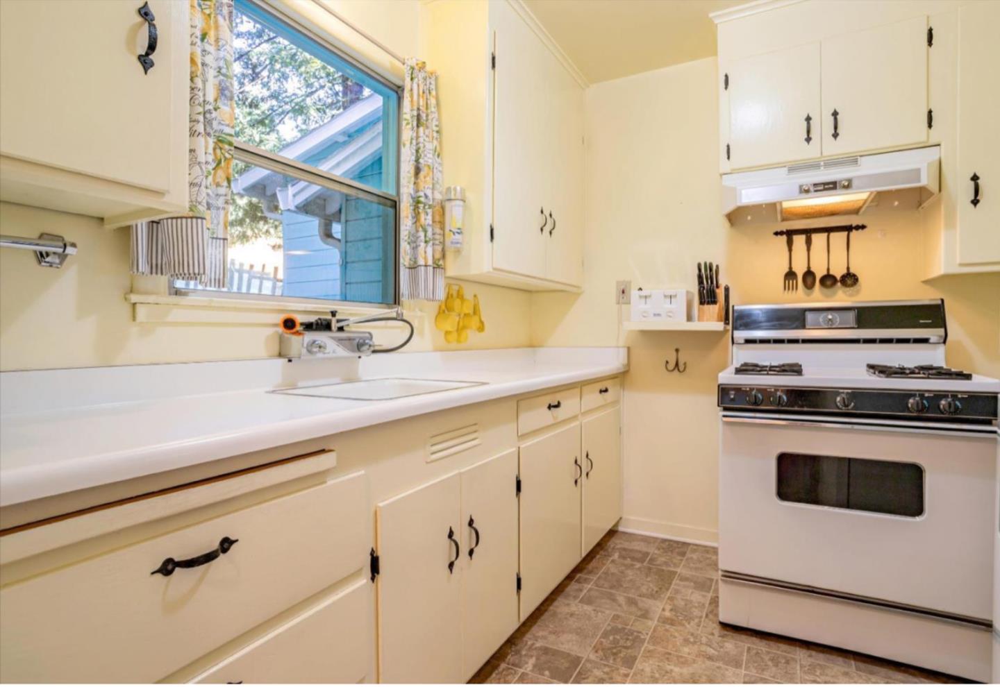 Detail Gallery Image 15 of 35 For 17290 Big Basin Way, Boulder Creek,  CA 95006 - 1 Beds | 1/1 Baths