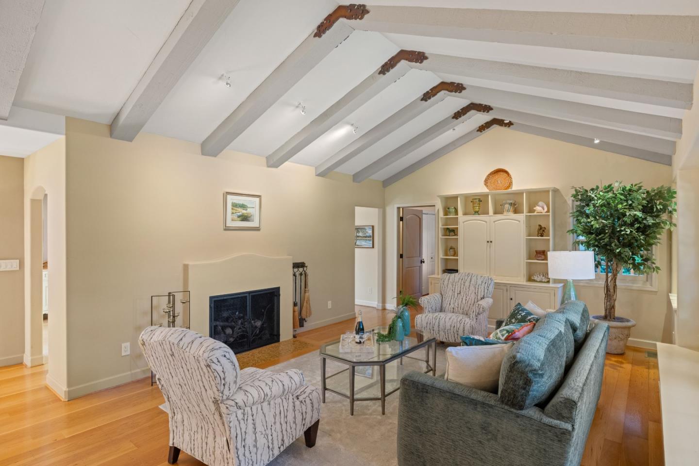 Detail Gallery Image 9 of 52 For 24320 San Pedro Ln, Carmel,  CA 93923 - 3 Beds | 2 Baths