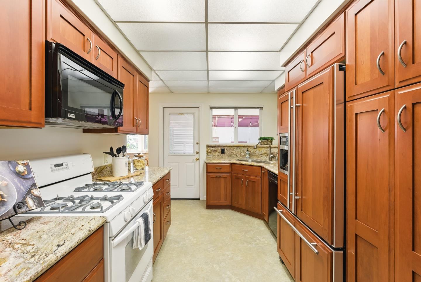 Detail Gallery Image 15 of 55 For 435 Edgewood Rd, Redwood City,  CA 94062 - 3 Beds | 2 Baths