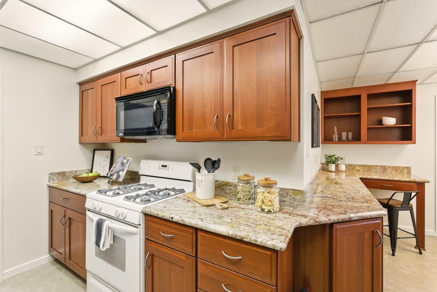 Detail Gallery Image 16 of 55 For 435 Edgewood Rd, Redwood City,  CA 94062 - 3 Beds | 2 Baths