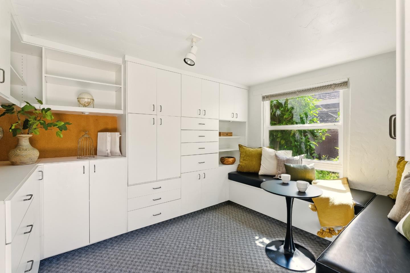 Detail Gallery Image 22 of 55 For 435 Edgewood Rd, Redwood City,  CA 94062 - 3 Beds | 2 Baths