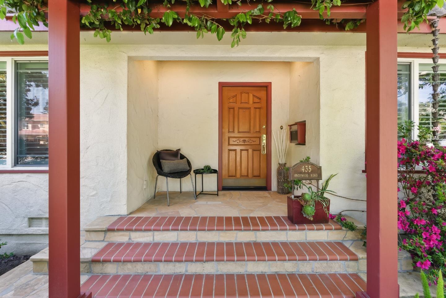 Detail Gallery Image 3 of 55 For 435 Edgewood Rd, Redwood City,  CA 94062 - 3 Beds | 2 Baths