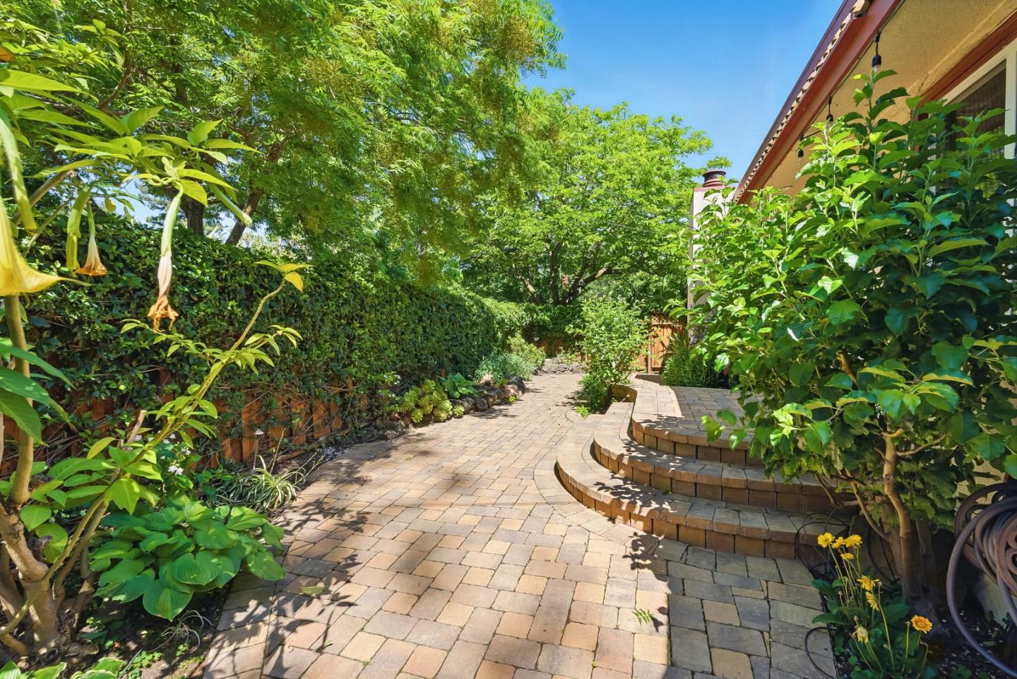Detail Gallery Image 39 of 55 For 435 Edgewood Rd, Redwood City,  CA 94062 - 3 Beds | 2 Baths